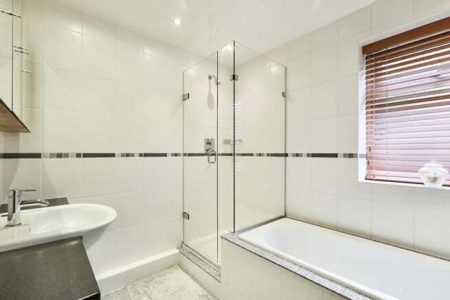 4 bed Detached for sale Image 9