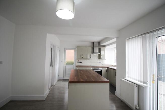 3 bed Semi-Detached to rent Image 5