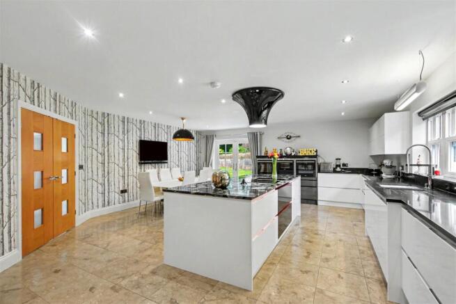 Kitchen (2).jpeg