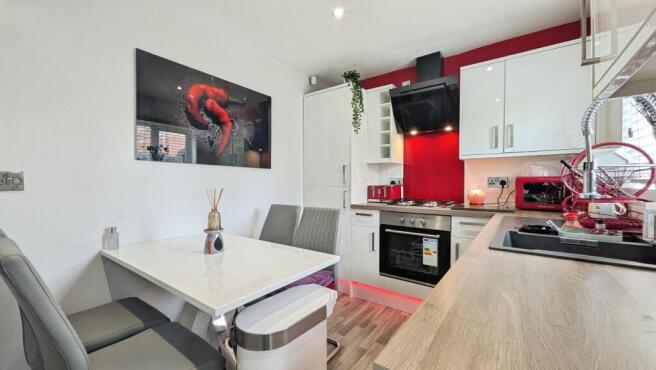 2 bed Semi-Detached for sale Image 5