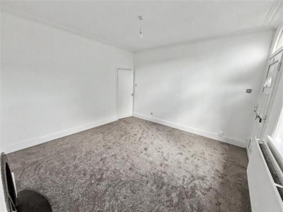 2 bed Terraced to rent Image 5