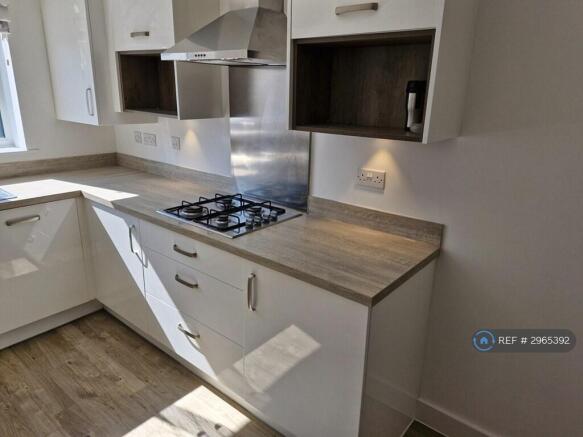 3 bed Semi-Detached to rent Image 4
