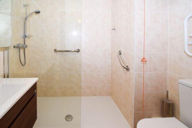 SHOWER ROOM