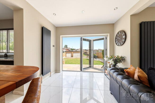 4 bed Detached for sale Image 11