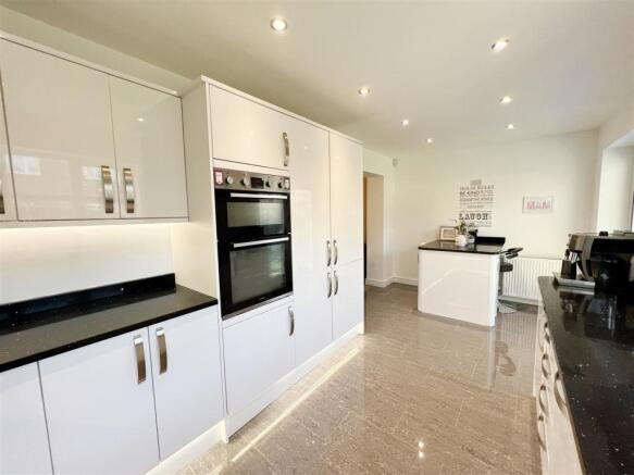 Kitchen 6.jpg
