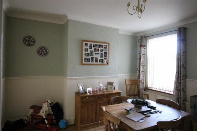 Dining room: