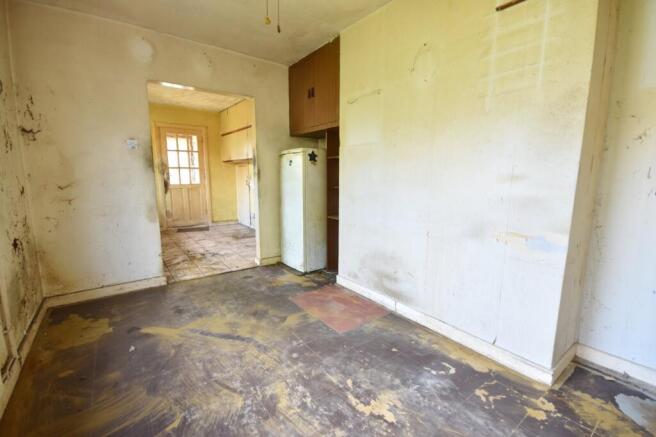Riverside, Horley, Surrey, RH6 photo 4