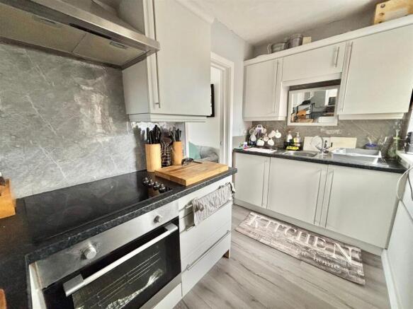 3 bed Semi-Detached for sale Image 7