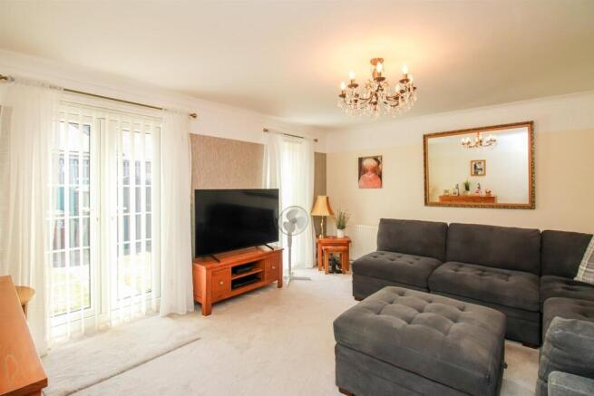 3 bed Town House for sale Image 4