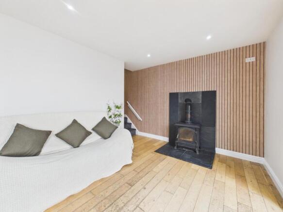 5 bed Semi-Detached for sale Image 11