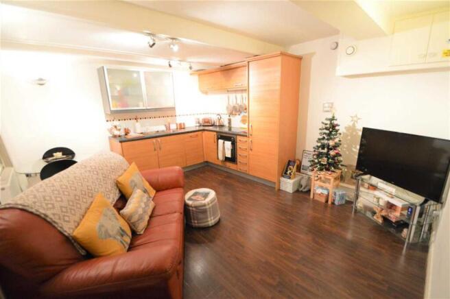 Kitchen / Lounge 14'