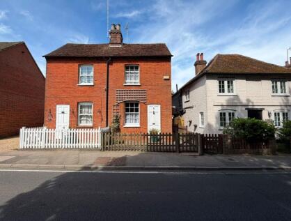 5 Parkside Cottages, The Street, Guildford, Surrey, GU4 7ST