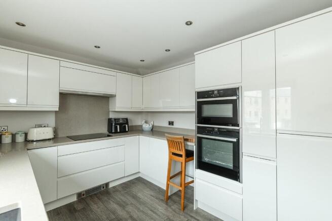 4 bed Town House for sale Image 9