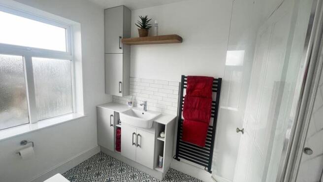 BATHROOM 4