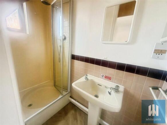3 bed Apartment to rent Image 9
