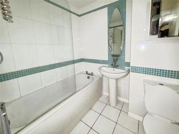 2 bed Flat to rent Image 9