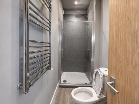 6 bed House to rent Image 11