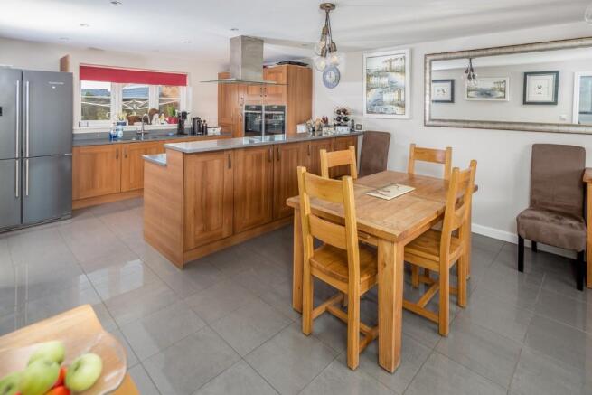 Kitchen-Dine-Family