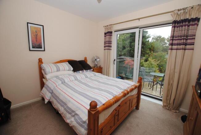 Bed 2.jpg