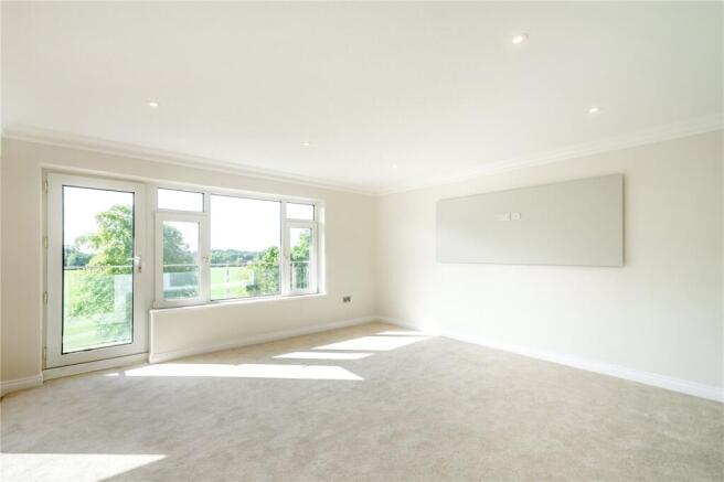 3 bed Flat for sale Image 7