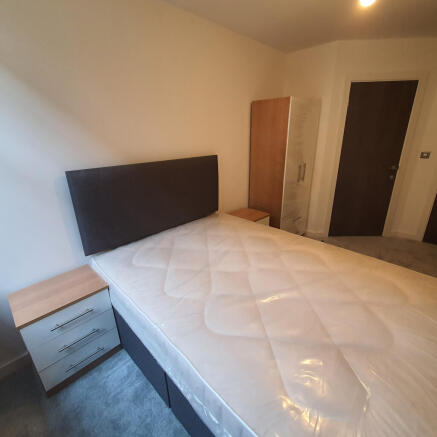 2 bed Apartment to rent Image 10