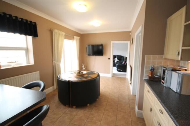 10 Chedworth Court (12).JPG