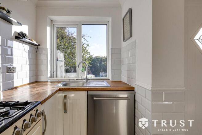4 bed Semi-Detached for sale Image 10