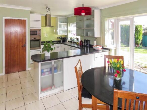 Kitchen 2.JPG