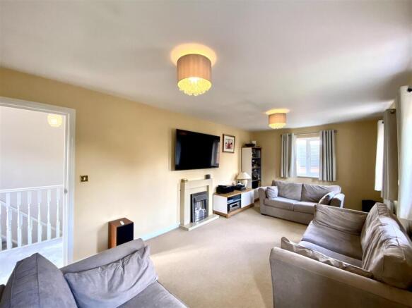 BEDROOM/FAMILY ROOM