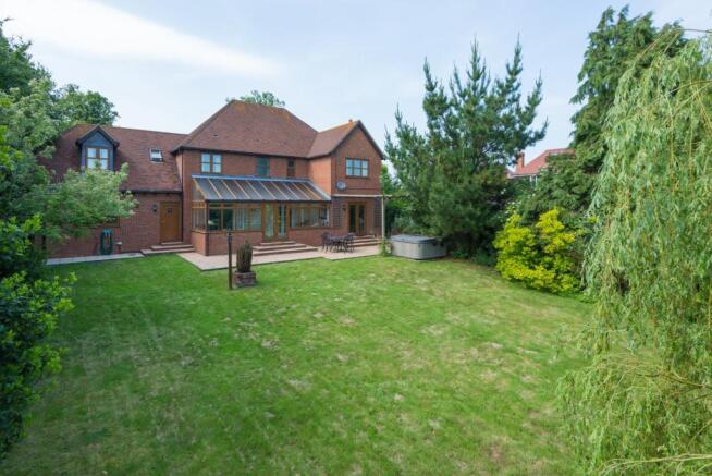 Garden & rear ex