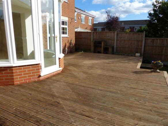 REAR GARDEN (2).JPG