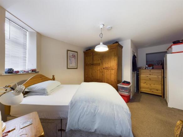 2 bed Flat for sale Image 5