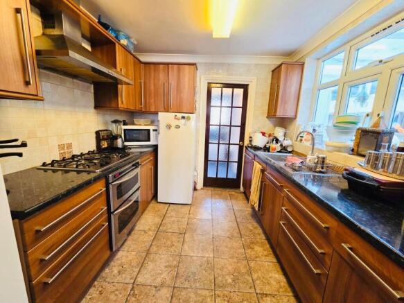 Altmore Avenue, East Ham, E6 photo 4