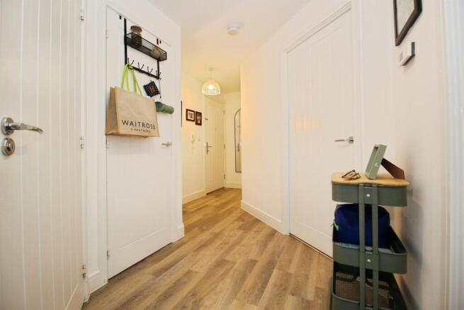 2 bed Flat for sale Image 7