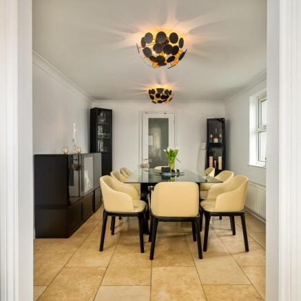 5 bed Detached for sale Image 5
