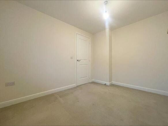 4 bed Terraced to rent Image 8