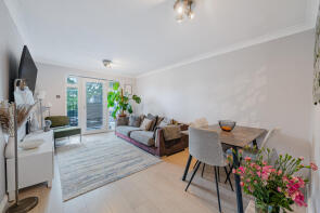 Flat 5, 119 Ripon Court, Ribblesdale Avenue, New Southgate, London N11 3BE