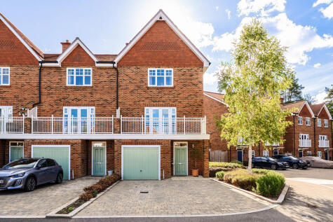 Red Cedar Avenue, Fleet, GU51