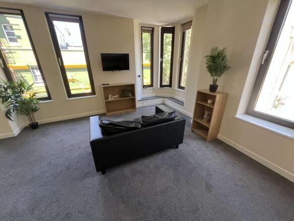 Studio to rent Image 6
