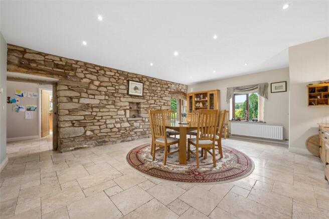 4 bed Detached for sale Image 11