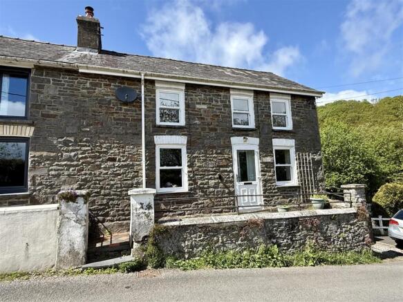 Cwrtnewydd, Llanybydder photo 5