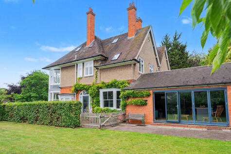 Abington Park Crescent, Abington, Northampton, NN3 3AL
