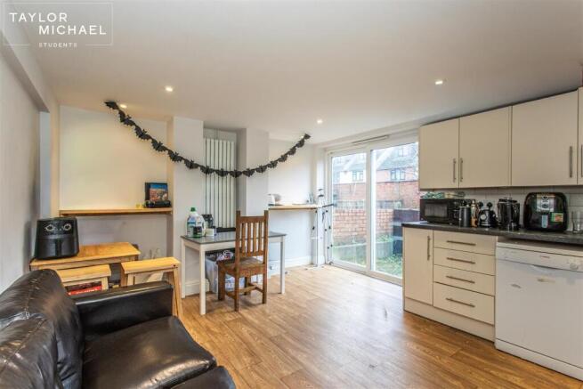 Kitchen / Living Room