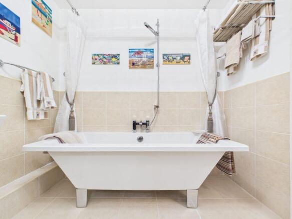 2 bed Apartment for sale Image 8