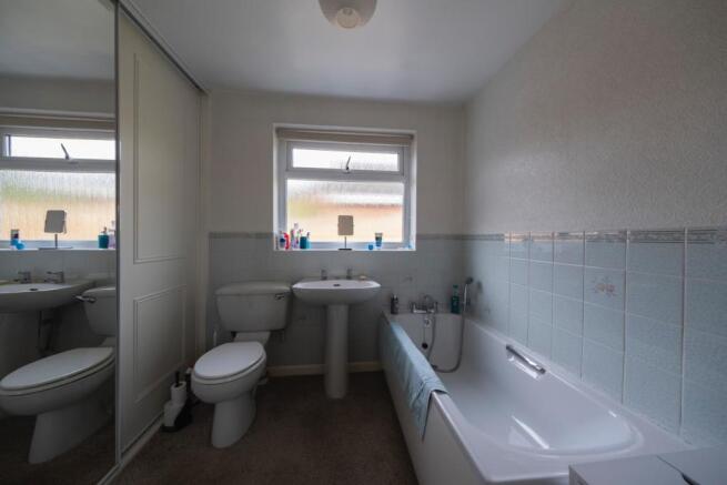 16 St Peters Drive-018.JPG