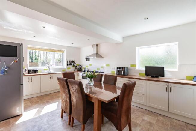 Kitchen/Dining Room