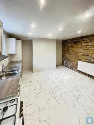 2 bed End of Terrace to rent Image 9