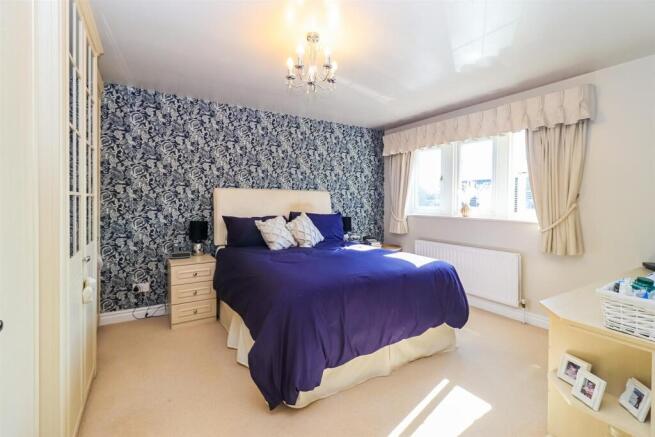 4 bed Detached for sale Image 8