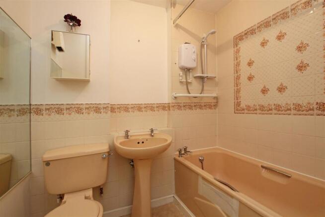1HC - Bathroom.jpg