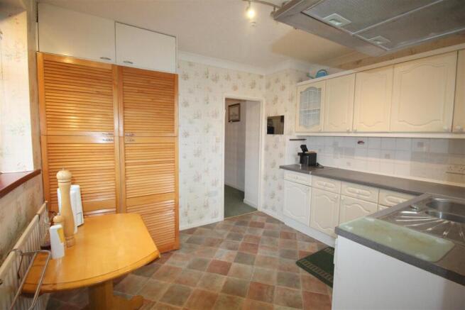Crosland Road, 39, kitchen 2.JPG